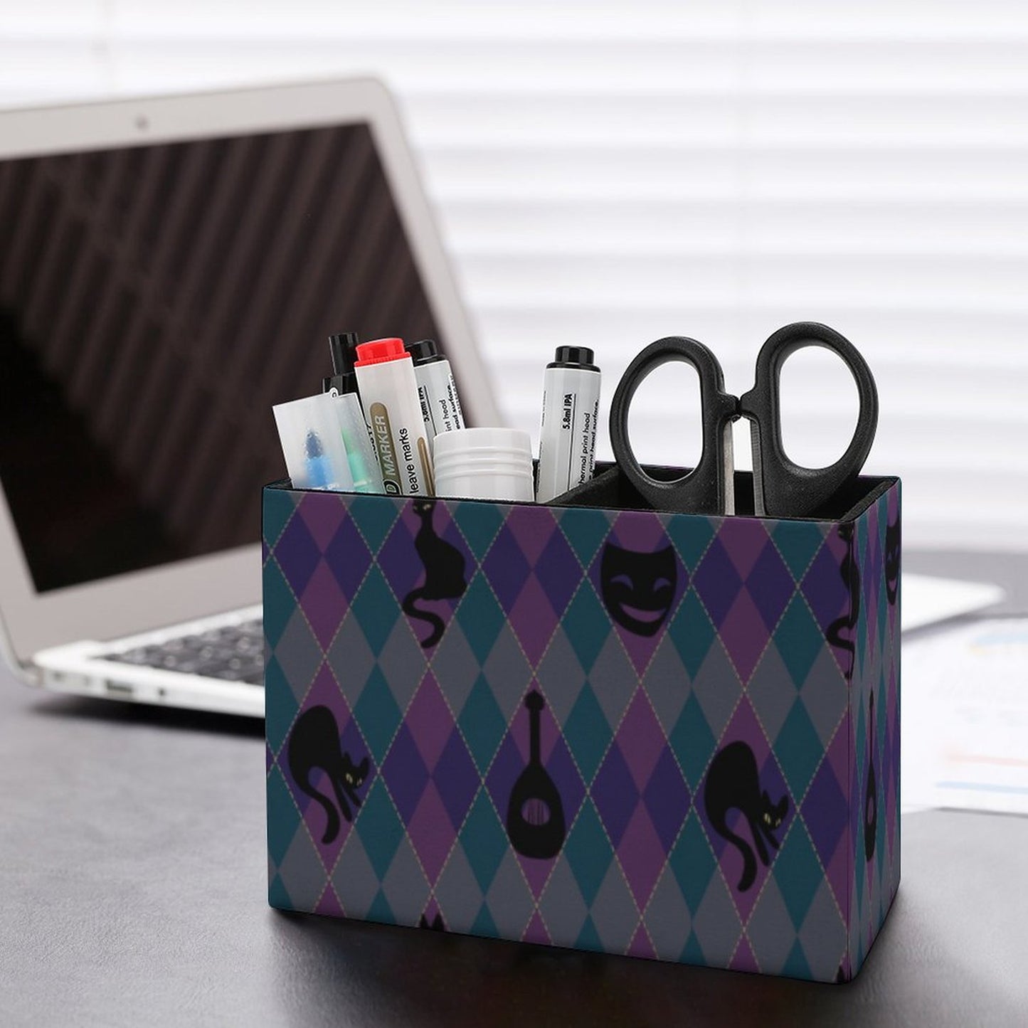 Catty Troubadour Pen Stand