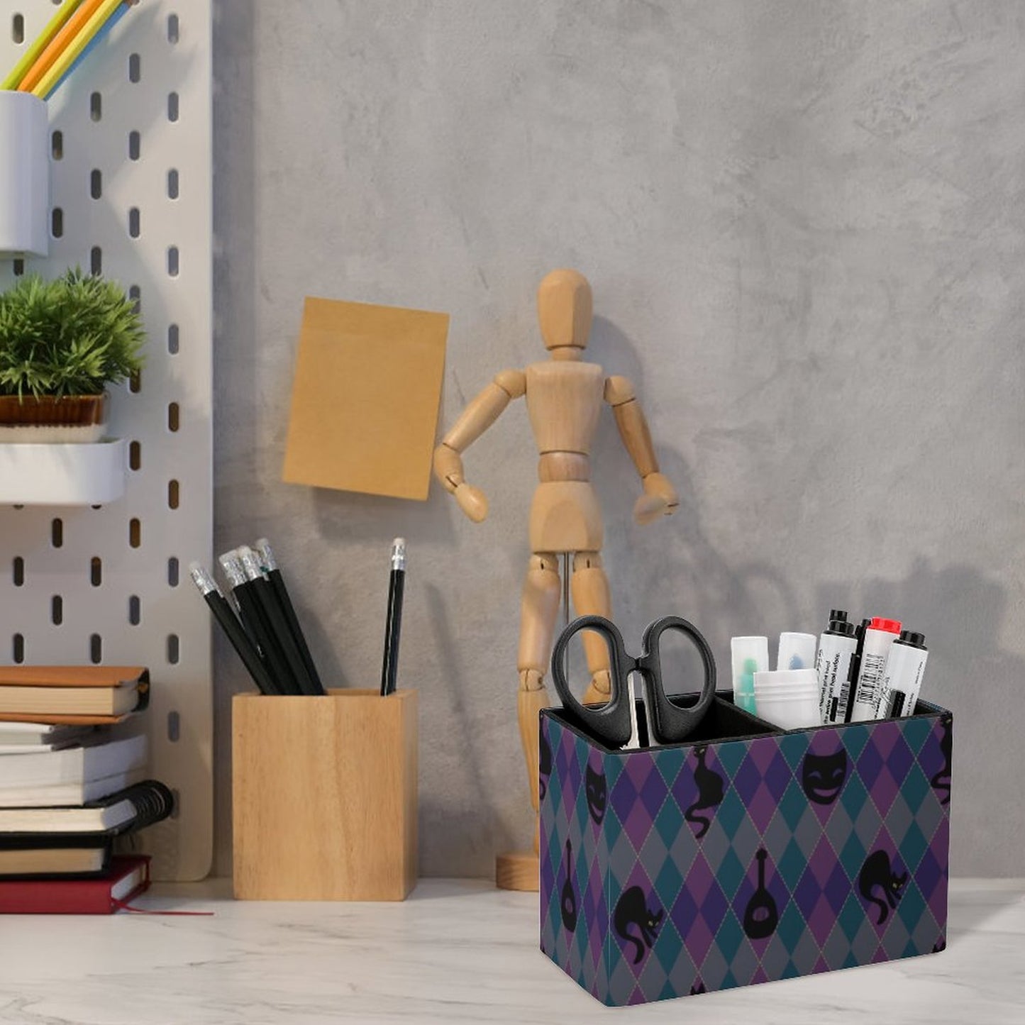 Catty Troubadour Pen Stand