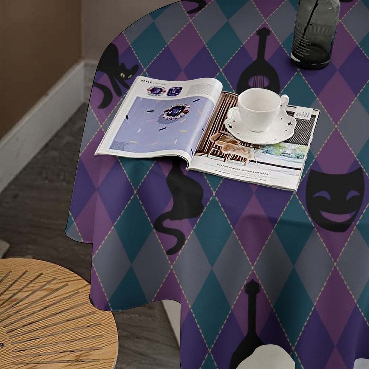 Catty Troubadour Round Tablecloth on Round Table